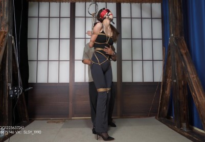 【试炼工作室】性感的瑜伽女孩裤里丝被迷晕紧缚蹂躏悬吊双脚离地