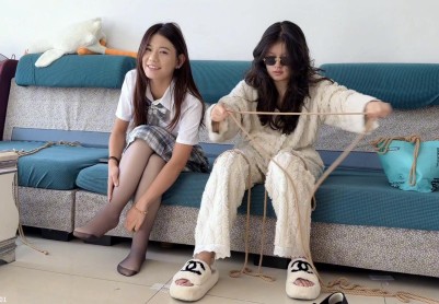 【梦川】《直播事故》小姐姐是一位卖货主播，接到公司电话要求卖情趣道具，直播过程中被坏人绑架想办法获救，最后采访