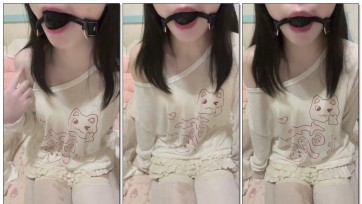 【惜缘工作室】白丝口球堵嘴流口水。口水滴到丝袜都湿透了。小姐姐香肩很诱惑