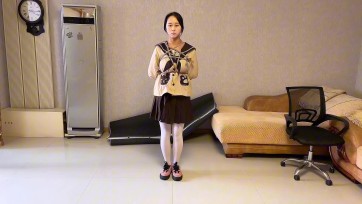 【龙飞绳艺】煎熬的体罚训练蹦跳 捆绑手脚 坐到地上捡物品 慢慢移动向前走 JK白袜有缘味 最后访谈 倾听小美女的心声