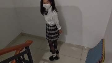 【苏苏】大一清纯黑丝萝莉手铐脚镣出小区寻找钥匙+楼道戴镣行走开锁