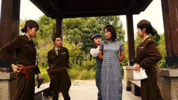 【胜景影视】《黎明前的黑暗》上集 女潜伏者情报传递时被女特务抓捕押解到拷问室严刑逼供