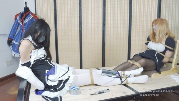 【绿帽学院】户外行走还有什么好玩的不~2号机翻身 TK 一脸很开心的样子 女仆 COSplay 跳DAN放置 口球 筋肉枪