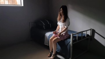 【忘忧社】D女姐妹花（上）新模特露露首次出演，贩D女两姐妹在户外交易的时候被抓捕，一开始还想串供，被斜背铐，铐栏杆，胆小的妹妹害怕先招了，这可把姐姐害惨了，二人锒铛入狱
