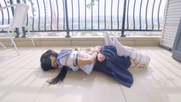 【冷与贝】双马尾JK萝莉，阳台唯美捆绑放置晒太阳
