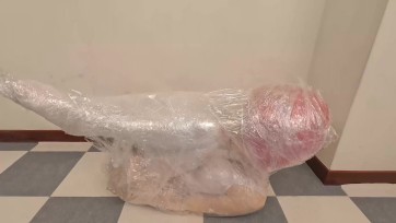 【哈哭實驗室】多层胶膜全包！被捆成球的娃娃