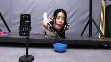 【HD飞天】希希看到y具口塞和y具口球和k9架心血来潮，表示自愿玩一把口水大战和强制G潮,那就马上开始