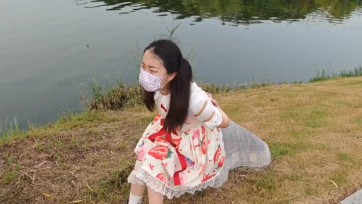 【苏苏】双马尾小萝莉雨天Lolita五花大绑脚镣公园TD调教押解