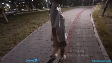 【倔强】牵着小琦出去玩