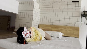 【杰仔】可欣被绑双手带出门散步，并将双腿绑在器材上 饭团捆绑剧情片段自救以及小倩捆绑自救剧情片段